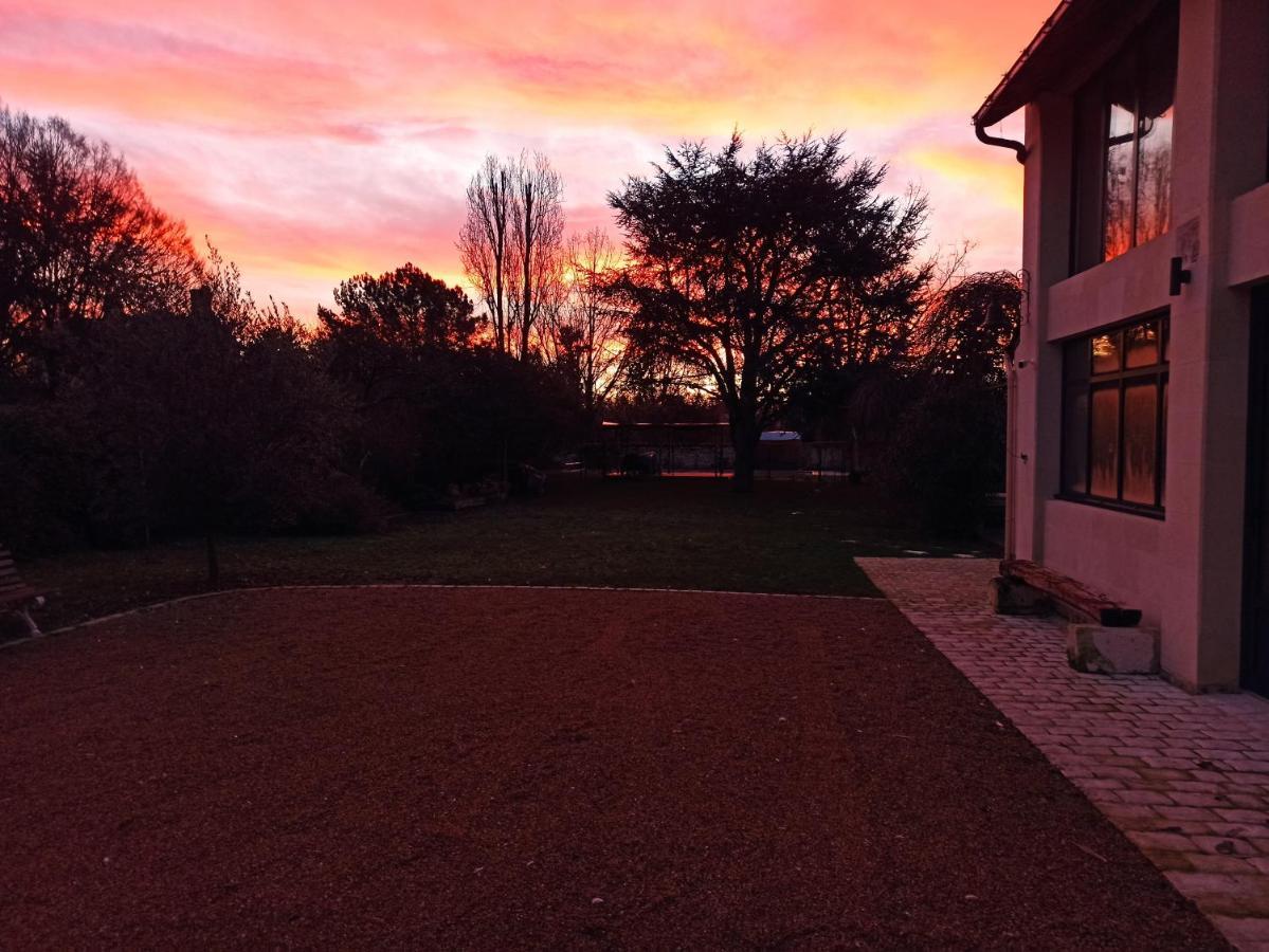 La Douceur Saumuroise Avec Petit Dejeuner Exterior photo